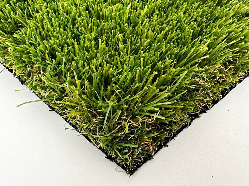 Pasto sintético EasyEmerald 60 — alta densidad 60mm para jardín residencial premium