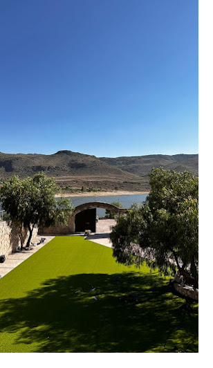 Hacienda con lago y pasto sintético EasyGarden — proyecto especial de gran escala en México