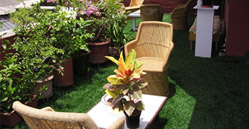 Los pastos sintéticos de Easygarden crean áreas verdes de mayor uso y da gran vida y color a los jardines.